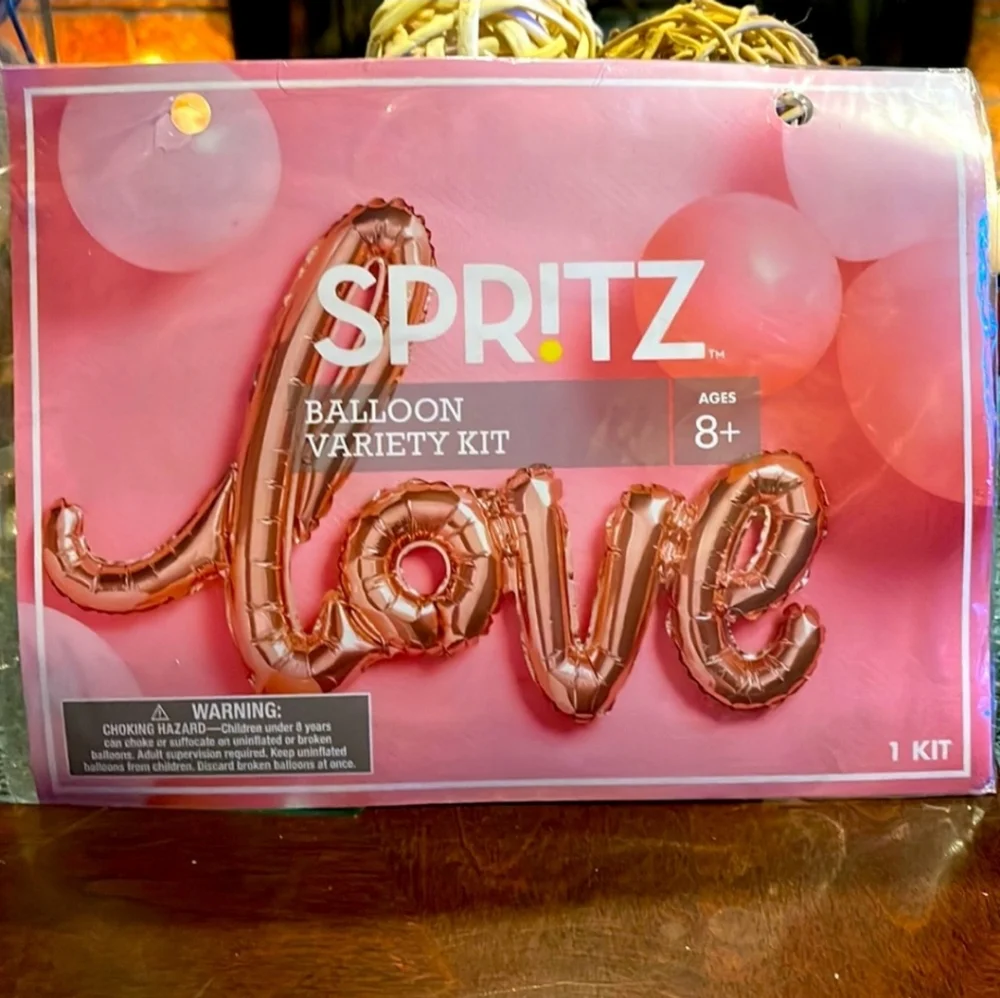 Bundle of 2 packs SPRITZ “LOVE” BALLOON KIT
